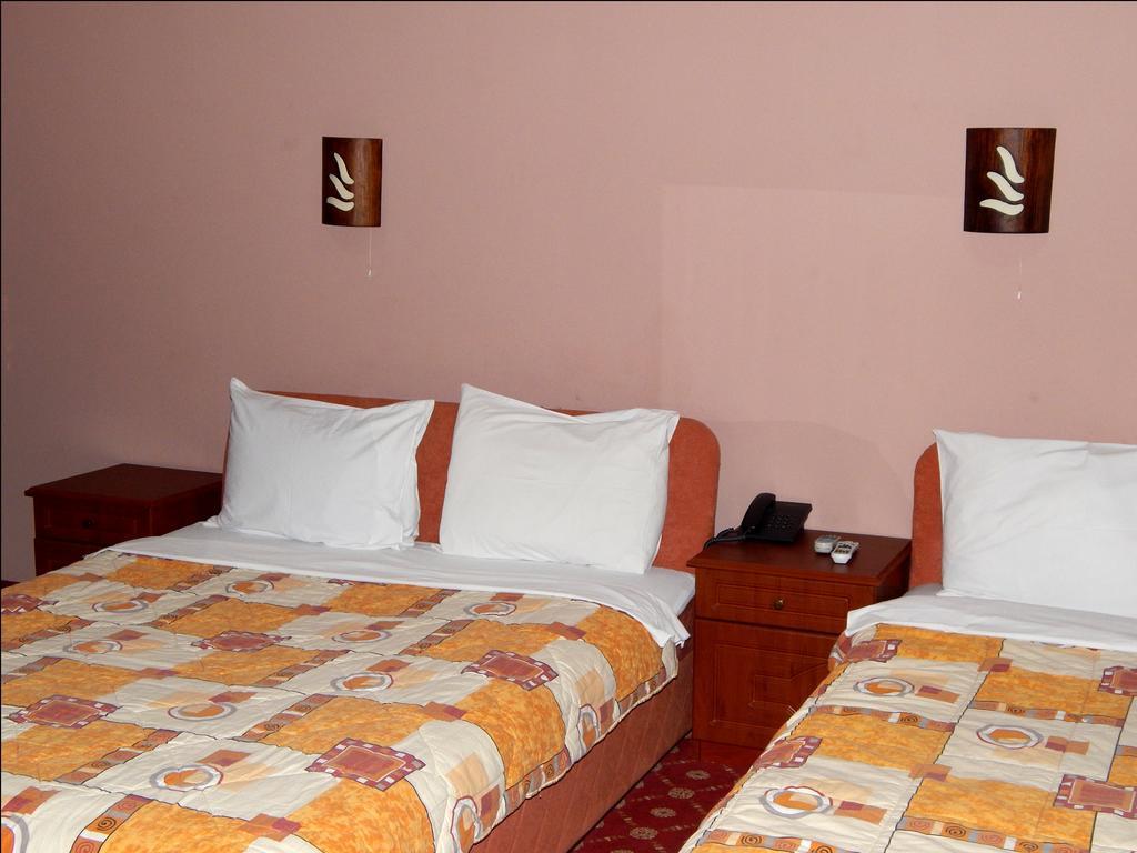Hotel Emka Tetovo Exteriör bild